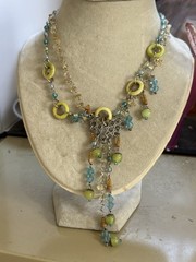 VTG BOHO 16” TRESKA GREEN & BLUE BEADED NECKLACE