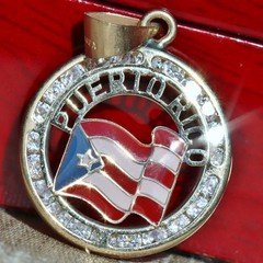 10k yellow gold pendant 0.69ct cubic zirconia 1.06″ Puerto Rico enamel flag 1.2g