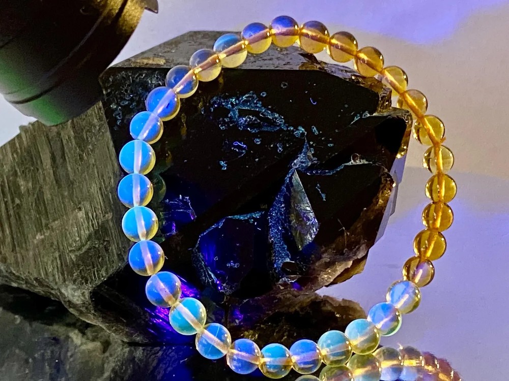 Mexican Blue Amber Bracelet 6mm 7.5″ | UV Reactive | Lightweight – L1413