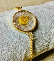 Handmade Jewelry Set with Real Daisy Flowers in Resin | Earrings and bracelet
