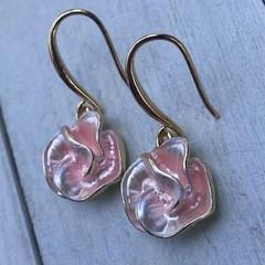 Min Favorit Pink Enamel Flower Charm & Gold Pl Artisan Drop Earrings Classic!