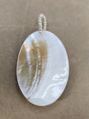 Vtg Mother Of Pearl handmade Bird carving With Pearl pendant 2.5″