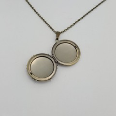 Vintage Bird and Floral Round Locket Necklace.