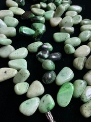Vintage Green Stone Chip Necklace Serpentine Nugget Beads Graduated