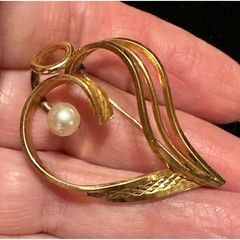 WINARD 12k GF & Cultured Pearl Stylized Heart Pin