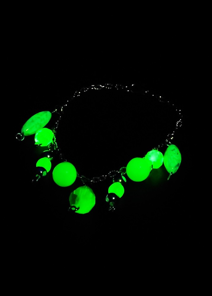 Uranium glass assorted bead charm? bracelet style on silver rolo chain 7″
