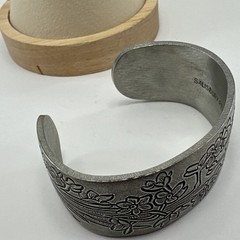 SALISBURY Fine Metal Artisans Pewter Bracelet – December Flower of the month