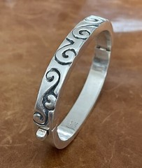 Pretty Vintage Zina Of Beverly Hills Swirl Hinged 925 Bangle Bracelet 6 3/4” In