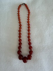 Lovely Vtg Graduated Carnelian Red Agate Bead 14″ Choker Necklace Hand Knotted.