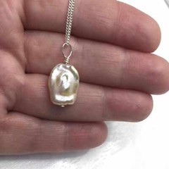 Handmade Baroque freshwater pearl petal Pearl pendant Quartz Choker Silver