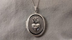 Sacred Heart Locket Necklace Great Gift Family Mother Daughter Birthday