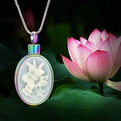 Lotus Flower Keepsake Circle Ashes Locket Urn Necklace for Ashes Ashes Necklace
