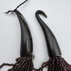 Vintage ARTS & CRAFTS Multistrand Aubergine Glass Bead Horn Clasp Necklace 22″