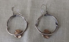Artisan vintage Sherry Tinsman flower Hoop earrings artist signed
