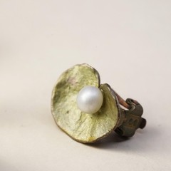 Vintage gold tone handmade SINGLE EARRING!, 925 lotus leaf clip on with pearl