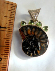 Pendant 925 Sterling Pendant Ammonite Fossil & Peridot 12.5 grams