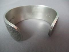 NIB Salisbury Pewter November Cuff Bracelet – Flower Chrysanthemum – j4 beh