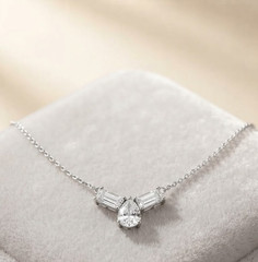 Lovely 6.00 Ct Certified White Diamond Pendant, Tariffs FREE & matching Studs.