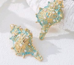 Large Statement Earrings, Textured Sea Shell. Stunning Goldtone Faux Pearls