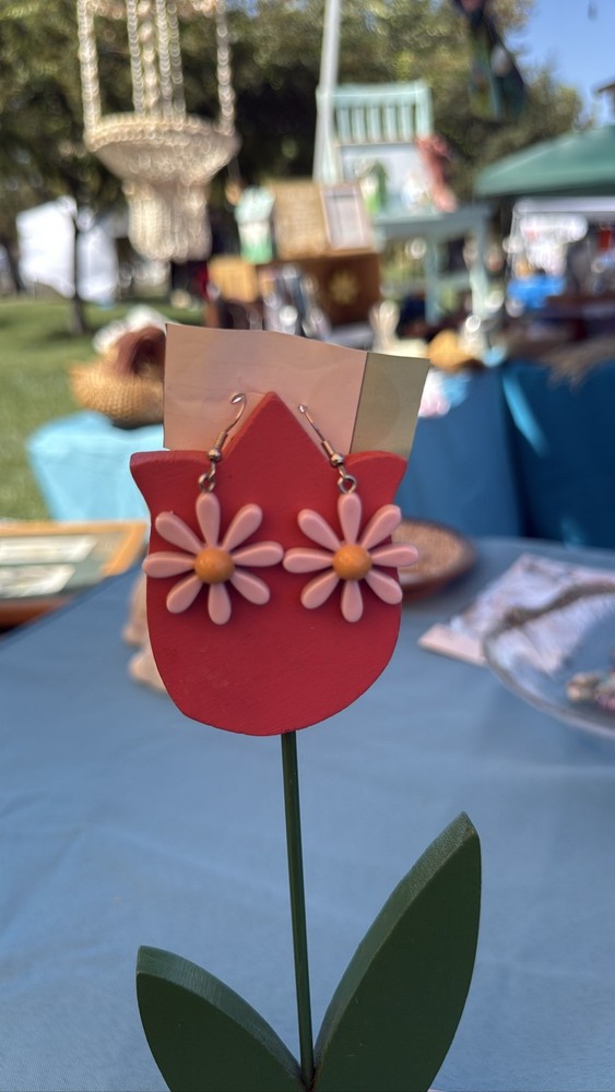 Red Pink Daisy Flower Dangle Drop Earrings Spring Summer Boho Floral