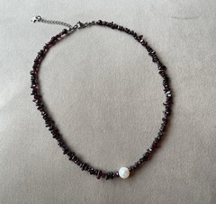RED GARNET CHIPS And White Pearl Gemstone Choker Necklace 16” Stainless Steel