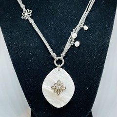Retired Silpada Sterling Etched Shell CZ Pearls Grace Notes Necklace Adjustable