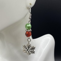 Handmade Earrings Christmas Holiday Snowflake Silvertone 2.5″ Total s-blkb-b4