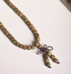 Green Sandalwood and Black Ebony Straight-Cut Bead Bracelet Wooden Prayer Beads