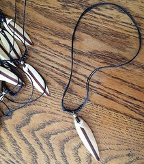 HAND MADE NECKLACE FROM INDONESIA Surfboard shark tooth bed rope new