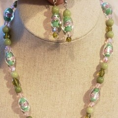 Glass necklace and Earrings Heart Pendant lot/Set green Pink bead 20 inch New