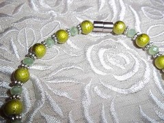 7 1/2 in Green PEARL & Green CRYSTAL Bead MAGNETIC Clasp Fashion Bracelet N-73