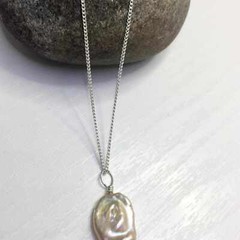 Handmade Baroque freshwater pearl petal Pearl pendant Quartz Choker Silver