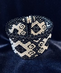 Bracelet Beaded Weaved Artisan Bohemian Black Pearl White Magnet Closure