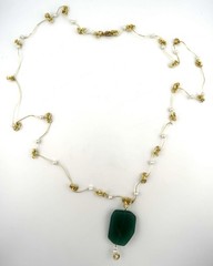 Handcrafted Green Agate Pendant Necklace Gold Tone Wire Wrapped Faux Pearl 20″