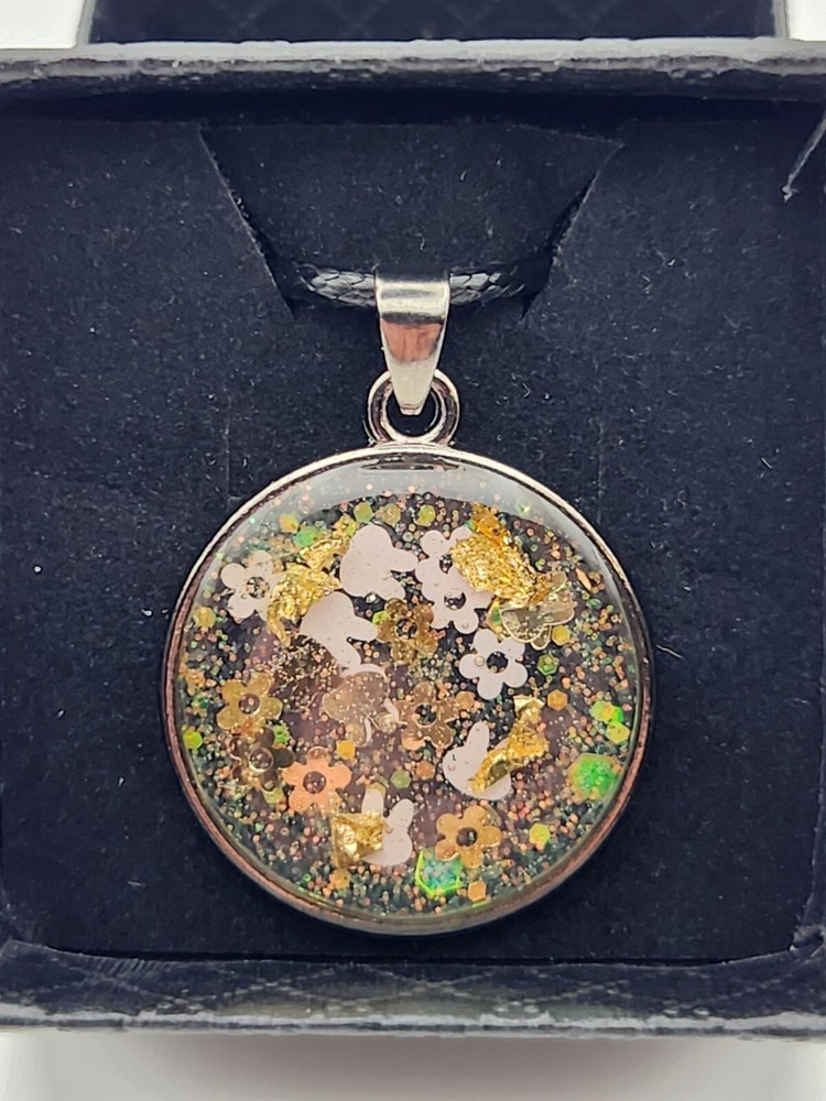 Handmade Epoxy Pendant Necklace Jewelry Bunny & Flower Sequins 18″ long 1.5mm