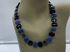 VINTAGE GLASS OR STONE BLUE GREEN FLAT STRING STRAND NECKLACE