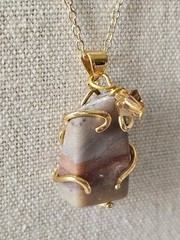 Pink & Brown Ocean Jasper Gold Wrapped Wire Pendant On 17″ Gold Necklace