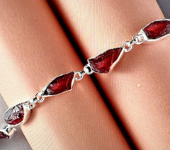 Artisan Crafted Orissa Rhodolite Garnet Bracelet in Sterling Silver (7.25 In) 18