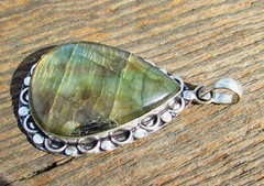 Labradorite Gemstone Pendant in Silver Setting Crystal