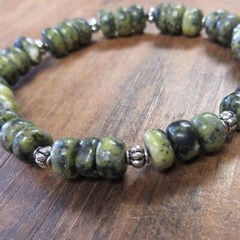 MERRISOTA JEWELRY Green Serpentine Stretch Bracelet Size 6 3/4″ Gemstones NEW