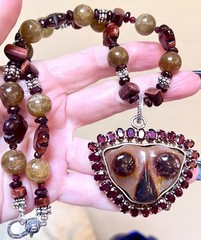 LOVELY Artisan Sterling Silver Garnet, Carved Agate, Cat’s Eye Quartz Necklace