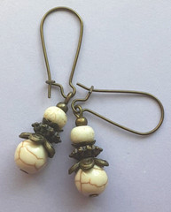 double WHITE HOWLITE earring Bronze HEMATITE kidney wire artisan
