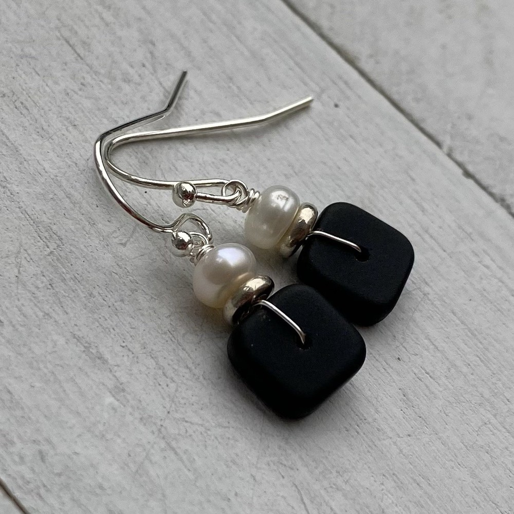 Min Favorit Opaque Black Square Sea Glass, White Shell Pearl & Silver Earrings
