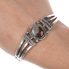 6.375″ 30’s-40’s Native American sterling silver and agate cuff bracelet