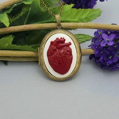 Ox Brass Oval Antiqued Red Heart Cameo Locket Necklace Jewelry.
