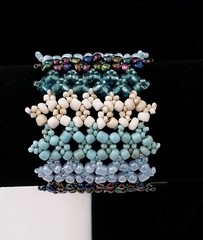 Handmade Bracelet GLASS BEADS AQUA BLUE TURQUOISE PEACOCK BEIGE 2 Inches Stretch