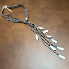 ARTISAN CRAFTED JEWELRY 8 LEATHER STRAND & ALUMINUM LEAF «Y» NECKLACE 16″