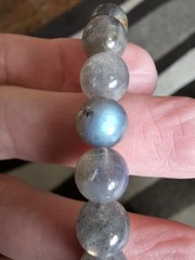 9mm HQ Labradorite Crystal Beaded Bracelet 6.5″ Golden, Blue & Sunset Flash