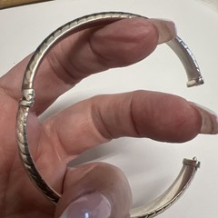 Italian Milor sterling silver ribbed textured 925 hinged bangle, bracelet 7”