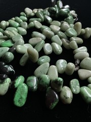 Vintage Green Stone Chip Necklace Serpentine Nugget Beads Graduated